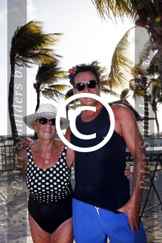 Curacao 31 december 2015 
Gerard Joling en Thomas Berge doen soundcheck voor hun optreden voor oud jaar op het strand van Lions dive. Gerard zijn moeder Jannie is ook aanwezig.