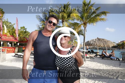 Curacao 31 december 2015 
Gerard Joling en Thomas Berge doen soundcheck voor hun optreden voor oud jaar op het strand van Lions dive. Gerard zijn moeder Jannie is ook aanwezig.