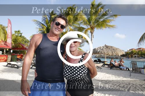 Curacao 31 december 2015 
Gerard Joling en Thomas Berge doen soundcheck voor hun optreden voor oud jaar op het strand van Lions dive. Gerard zijn moeder Jannie is ook aanwezig.