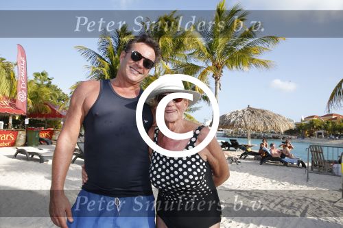 Curacao 31 december 2015 
Gerard Joling en Thomas Berge doen soundcheck voor hun optreden voor oud jaar op het strand van Lions dive. Gerard zijn moeder Jannie is ook aanwezig.