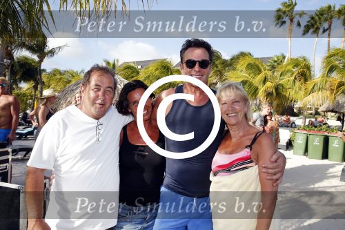 Curacao 31 december 2015 
Gerard Joling en Thomas Berge doen soundcheck voor hun optreden voor oud jaar op het strand van Lions dive. Gerard zijn moeder Jannie is ook aanwezig.
