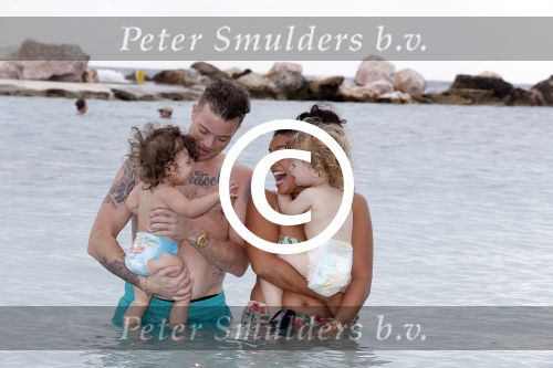 Curacao 27 december 2015
Gers Pardoel met zijn vrouw en hun kinderen Goud en Rocci ophet strand van Mambo beach.