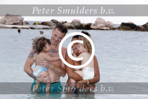Curacao 27 december 2015
Gers Pardoel met zijn vrouw en hun kinderen Goud en Rocci ophet strand van Mambo beach.