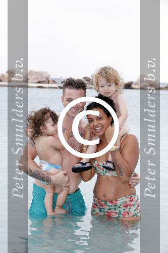 Curacao 27 december 2015
Gers Pardoel met zijn vrouw en hun kinderen Goud en Rocci ophet strand van Mambo beach.