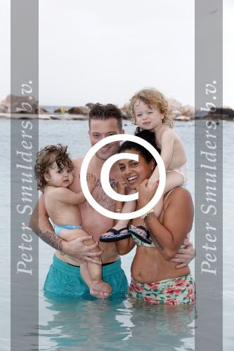 Curacao 27 december 2015
Gers Pardoel met zijn vrouw en hun kinderen Goud en Rocci ophet strand van Mambo beach.