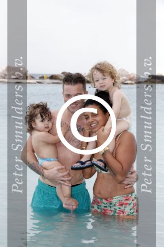 Curacao 27 december 2015
Gers Pardoel met zijn vrouw en hun kinderen Goud en Rocci ophet strand van Mambo beach.