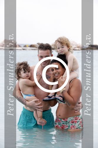 Curacao 27 december 2015
Gers Pardoel met zijn vrouw en hun kinderen Goud en Rocci ophet strand van Mambo beach.