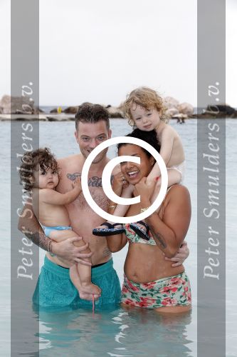 Curacao 27 december 2015
Gers Pardoel met zijn vrouw en hun kinderen Goud en Rocci ophet strand van Mambo beach.