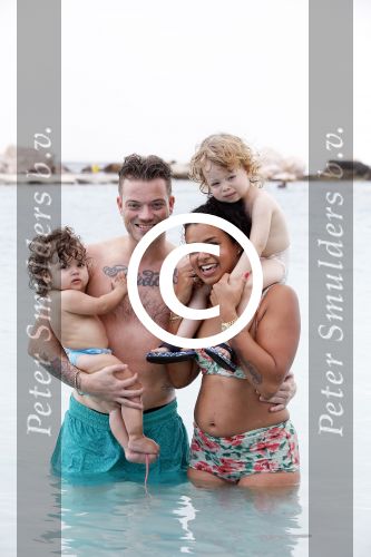 Curacao 27 december 2015
Gers Pardoel met zijn vrouw en hun kinderen Goud en Rocci ophet strand van Mambo beach.
