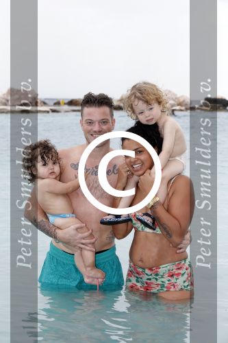 Curacao 27 december 2015
Gers Pardoel met zijn vrouw en hun kinderen Goud en Rocci ophet strand van Mambo beach.