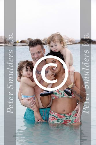 Curacao 27 december 2015
Gers Pardoel met zijn vrouw en hun kinderen Goud en Rocci ophet strand van Mambo beach.