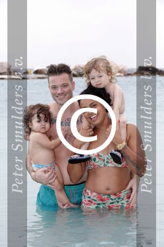Curacao 27 december 2015
Gers Pardoel met zijn vrouw en hun kinderen Goud en Rocci ophet strand van Mambo beach.