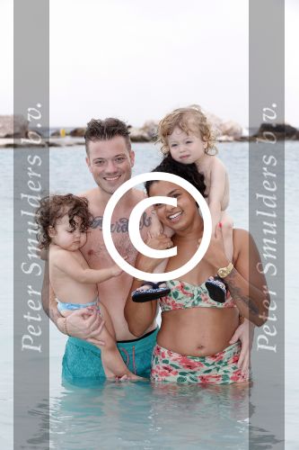 Curacao 27 december 2015
Gers Pardoel met zijn vrouw en hun kinderen Goud en Rocci ophet strand van Mambo beach.