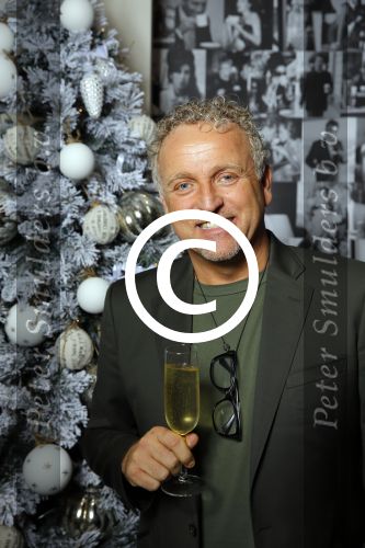 Amsterdam 13 decmber 2015
Gordon met champagne in Blushing Amsterdam.