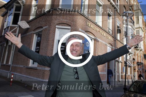 Amsterdam 13 decmber 2015
Gordon met champagne in Blushing Amsterdam.