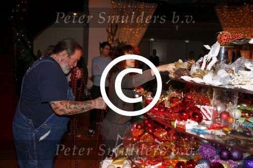 Hilversum 7 december 2015
Event Sky radio met kerstboom. De olgende bn ers doe mee.
 Xander de BuisonjÃ© & Sharon Doorson (dance4life), Barry Atsma (Diabetes Fonds) & Do (Stichting DON), Mari van de Ven & Dyanne Beekman (Hartstichting), Beau Schneider & Ruud Feltkamp (KWF Kankerbestrijding), Roel van Velzen & Roos MoggrÃ© (MasterPeace), Anouk Smulders & ManuÃ«la Kemp (Ruby and Rose), Ellen ten Damme & Henk Schiffmacher (Stichting Vluchteling), Bartho Braat & Lone van Roosendaal (Trombosestichting) en Danny de Munk & Vivian Reijs (Voedselbanken Nederland).
Vakjury
De vakjury bestaat dit jaar uit voorzitter Nance Coolen (presentatrice en winnares van CTFC 2014), Fred van Leer (kledingstylist en presentator) en Pascal Koeleman (ondernemer en jurylid van SBS 6\' Hollands Beste Bloemstylis