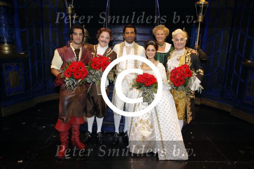 Scheveningen 13 december 2015
Premiere beauty and the beast met castleden oa Anouk Maas Freek Bartels Edwin Jonker Tony Neef Hugo Haenen en Loeki Knol.
Premiere vond plaats in het circustheater. Albert Verlinde is producent