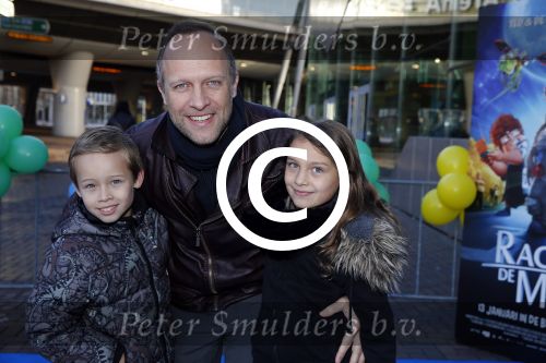 Amsterdam 10 januari 2016
Premiere race naar de maan in pathe arena. Hugo Metsers met kinderen