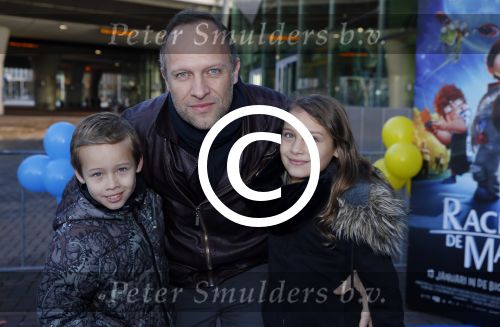 Amsterdam 10 januari 2016
Premiere race naar de maan in pathe arena. Hugo Metsers met kinderen