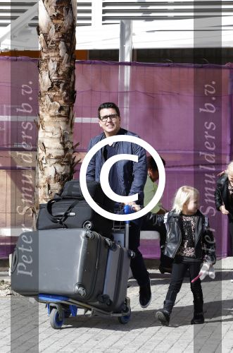 Curacao 25 december 2015
Jan Liza Fem en Emma Smit arriveren op Hato airport . Jan heeft op Curacao en Bonaire een optreden.