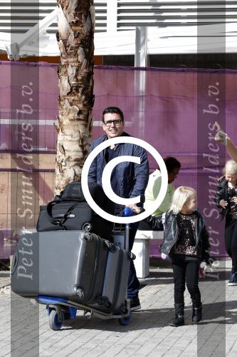 Curacao 25 december 2015
Jan Liza Fem en Emma Smit arriveren op Hato airport . Jan heeft op Curacao en Bonaire een optreden.