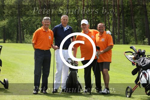 Ommen, 25 Mei 2009 Energy4all Golfdag 2009 op golfbaan Hooge Graven
met veel BN-ers, georganiseerd door golfpro Joost Hage en zijn vrouw Gina Hage
Jan Smit ( Voorzitter sc Heracles ) scheidsrechter Ruud Bossen, Cas Spijkers en Dhr. Meulmann
Peter Smulders BV Eindhoven