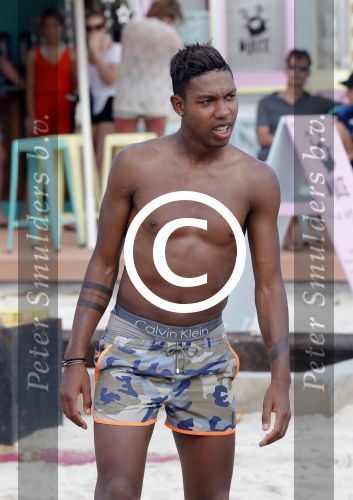 Curacao, 27 December 2015
Jean Paul Boetius (FC Basel) samen met Kenny Tete (Ajax), Terence Kongolo (Feyenoord), Rodney Kongolo (Manchester City) en Jody Lukoki (SC Cambuur) op het strand aan het voetballen