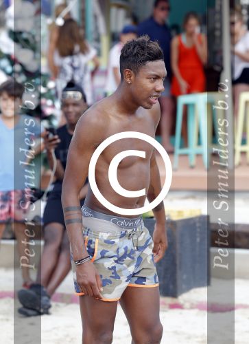 Curacao, 27 December 2015
Jean Paul Boetius (FC Basel) samen met Kenny Tete (Ajax), Terence Kongolo (Feyenoord), Rodney Kongolo (Manchester City) en Jody Lukoki (SC Cambuur) op het strand aan het voetballen