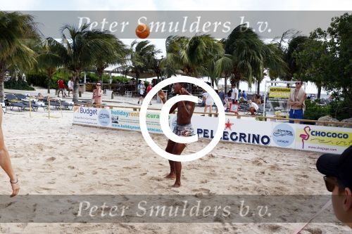 Curacao, 27 December 2015
Jean Paul Boetius (FC Basel) samen met Kenny Tete (Ajax), Terence Kongolo (Feyenoord), Rodney Kongolo (Manchester City) en Jody Lukoki (SC Cambuur) op het strand aan het voetballen