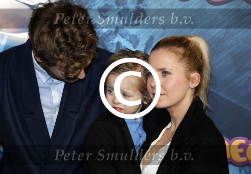 Amsterdam 9 decmber 2015
Premiere Mega Mindy met oa Jim Bakkum en Frou Souffriau in pathe arena.
Jim met Bettina Berger en hun zoon.