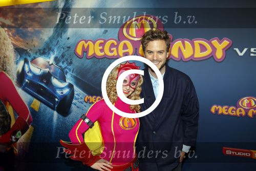 Amsterdam 9 decmber 2015
Premiere Mega Mindy met oa Jim Bakkum en Free Souffriau in pathe arena.
Jim met Bettina Berger en hun zoon.