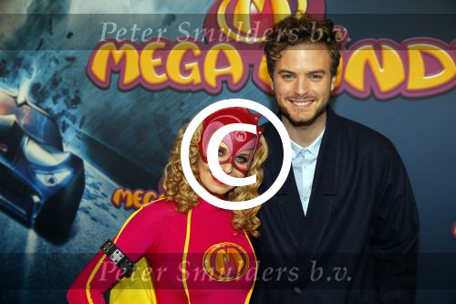 Amsterdam 9 decmber 2015
Premiere Mega Mindy met oa Jim Bakkum en Free Souffriau in pathe arena.
Jim met Bettina Berger en hun zoon.
