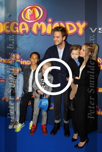 Amsterdam 9 decmber 2015
Premiere Mega Mindy met oa Jim Bakkum en Frou Souffriau in pathe arena.
Jim met Bettina Berger en hun zoon.