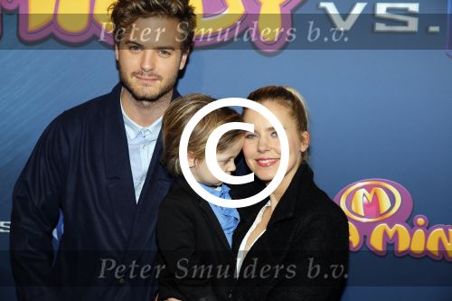 Amsterdam 9 decmber 2015
Premiere Mega Mindy met oa Jim Bakkum en Frou Souffriau in pathe arena.
Jim met Bettina Berger en hun zoon.