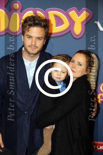 Amsterdam 9 decmber 2015
Premiere Mega Mindy met oa Jim Bakkum en Frou Souffriau in pathe arena.
Jim met Bettina Berger en hun zoon.