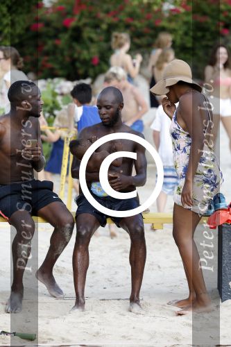 Curacao, 27 December 2015
Jean Paul Boetius (FC Basel) samen met Kenny Tete (Ajax), Terence Kongolo (Feyenoord), Rodney Kongolo (Manchester City) en Jody Lukoki (SC Cambuur) op het strand aan het voetballen