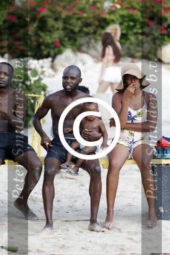 Curacao, 27 December 2015
Jean Paul Boetius (FC Basel) samen met Kenny Tete (Ajax), Terence Kongolo (Feyenoord), Rodney Kongolo (Manchester City) en Jody Lukoki (SC Cambuur) op het strand aan het voetballen