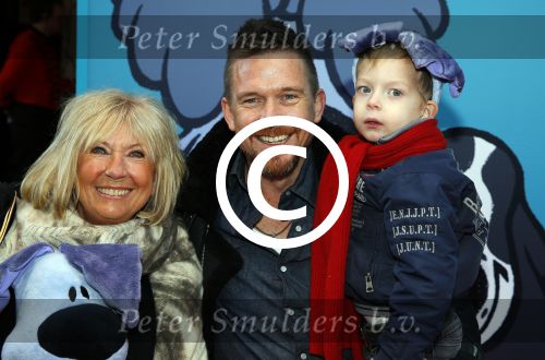 Amsterdam 17 januari 2016
Premiere Woezel en Pip in Tuschinski. Johnny de Mol met zijn moeder Willeke Alberti en zijn neefje