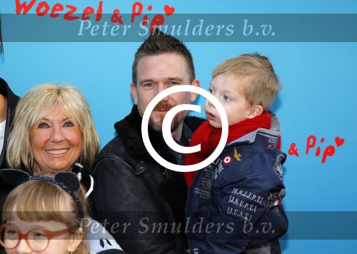 Amsterdam 17 januari 2016
Premiere Woezel en Pip in Tuschinski. Johnny de Mol met zijn moeder Willeke Alberti en zijn neefje