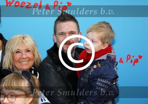 Amsterdam 17 januari 2016
Premiere Woezel en Pip in Tuschinski. Johnny de Mol met zijn moeder Willeke Alberti en zijn neefje
