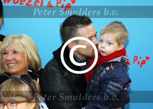Amsterdam 17 januari 2016
Premiere Woezel en Pip in Tuschinski. Johnny de Mol met zijn moeder Willeke Alberti en zijn neefje