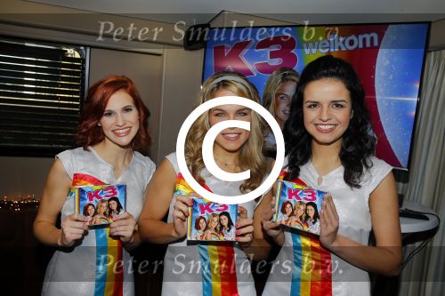 Rotterdam 17 december 2015 
Presentatie nieuwe cd K3. K3 in nieuwe samenstelling zijn  Hanne, Marthe en Klaasje meteen de studio in gedoken. Dit heeft geresulteerd in 10.000 luchtballonnen! Deze dubbel cd bevat Ã©Ã©n cd met gloednieuwe K3-nummers en een best of met de 12 grootste hits uit de K3-geschiedenis! 
Marthe De Pillecyn
Hanne Verbruggen
Klaasje Meijer