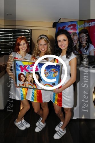 Rotterdam 17 december 2015 
Presentatie nieuwe cd K3. K3 in nieuwe samenstelling zijn  Hanne, Marthe en Klaasje meteen de studio in gedoken. Dit heeft geresulteerd in 10.000 luchtballonnen! Deze dubbel cd bevat Ã©Ã©n cd met gloednieuwe K3-nummers en een best of met de 12 grootste hits uit de K3-geschiedenis! 
Marthe De Pillecyn
Hanne Verbruggen
Klaasje Meijer