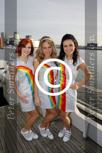 Rotterdam 17 december 2015 
Presentatie nieuwe cd K3. K3 in nieuwe samenstelling zijn  Hanne, Marthe en Klaasje meteen de studio in gedoken. Dit heeft geresulteerd in 10.000 luchtballonnen! Deze dubbel cd bevat Ã©Ã©n cd met gloednieuwe K3-nummers en een best of met de 12 grootste hits uit de K3-geschiedenis! 
Marthe De Pillecyn
Hanne Verbruggen
Klaasje Meijer