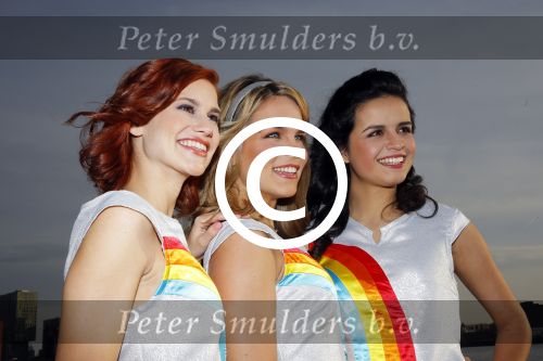 Rotterdam 17 december 2015 
Presentatie nieuwe cd K3. K3 in nieuwe samenstelling zijn  Hanne, Marthe en Klaasje meteen de studio in gedoken. Dit heeft geresulteerd in 10.000 luchtballonnen! Deze dubbel cd bevat Ã©Ã©n cd met gloednieuwe K3-nummers en een best of met de 12 grootste hits uit de K3-geschiedenis! 
Marthe De Pillecyn
Hanne Verbruggen
Klaasje Meijer