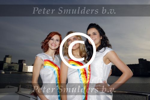 Rotterdam 17 december 2015 
Presentatie nieuwe cd K3. K3 in nieuwe samenstelling zijn  Hanne, Marthe en Klaasje meteen de studio in gedoken. Dit heeft geresulteerd in 10.000 luchtballonnen! Deze dubbel cd bevat Ã©Ã©n cd met gloednieuwe K3-nummers en een best of met de 12 grootste hits uit de K3-geschiedenis! 
Marthe De Pillecyn
Hanne Verbruggen
Klaasje Meijer