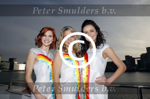 Rotterdam 17 december 2015 
Presentatie nieuwe cd K3. K3 in nieuwe samenstelling zijn  Hanne, Marthe en Klaasje meteen de studio in gedoken. Dit heeft geresulteerd in 10.000 luchtballonnen! Deze dubbel cd bevat Ã©Ã©n cd met gloednieuwe K3-nummers en een best of met de 12 grootste hits uit de K3-geschiedenis! 
Marthe De Pillecyn
Hanne Verbruggen
Klaasje Meijer