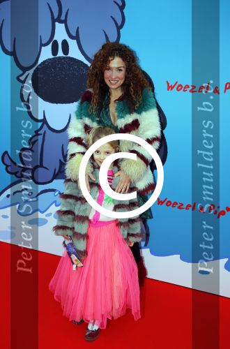 Amsterdam 17 januari 2016
Premiere Woezel en Pip in Tuschinski. Katja Schuurman met dochter Sammie