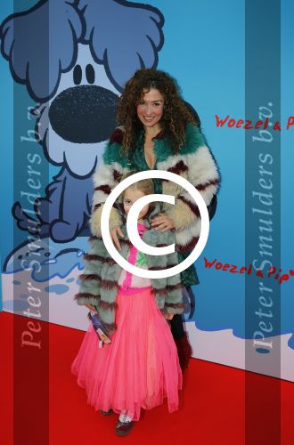 Amsterdam 17 januari 2016
Premiere Woezel en Pip in Tuschinski. Katja Schuurman met dochter Sammie