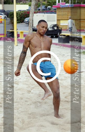 Curacao, 27 December 2015
Jean Paul Boetius (FC Basel) samen met Kenny Tete (Ajax), Terence Kongolo (Feyenoord), Rodney Kongolo (Manchester City) en Jody Lukoki (SC Cambuur) op het strand aan het voetballen